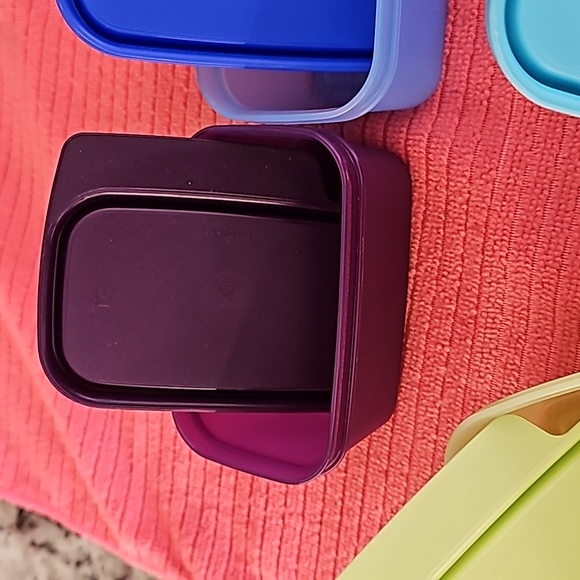 Colorful Set of 6 Tupperware Tab Containers! - Picture 4 of 10